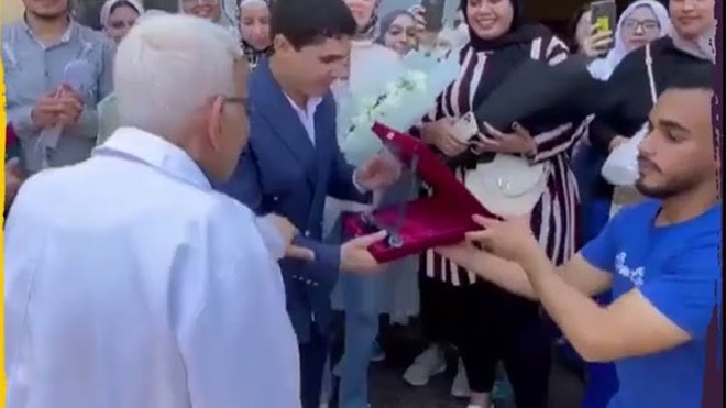 حفلات تكريم للأساتذة و”بكاء” على فراق المعلمين