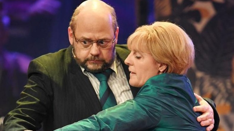 ممثلة ألمانية تتلقى العلاج بسبب تقليدها لميركل