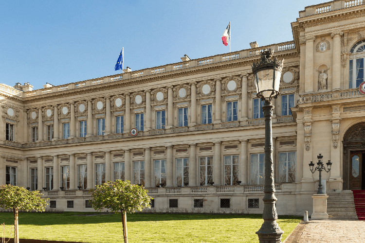 “Le Quai d’Orsay disparaît petit a petit”: un appel a la grève prévu le 2 juin