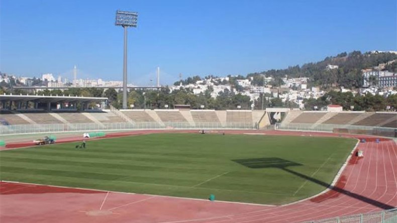  لجنة من “الكاف” تعاين ملعب الشهيد حملاوي بقسنطينة