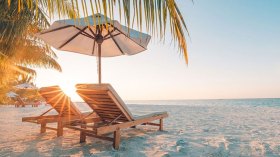 عائلات تصنع أجواء العطلة داخل منازلها بتكاليف بسيطة