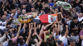 لهذا لم ترث أحلام مستغانمي شيرين أبوعاقلة