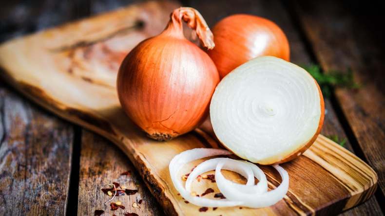 البصل المقطّع في غرف المنزل للوقاية من الإنفلونزا.. هذا ما تقوله الدراسات
