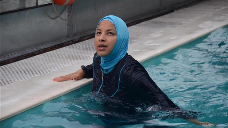 أكثر من 70 بالمئة من الفرنسيين يعارضون ارتداء البوركيني