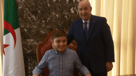 بالفيديو.. الرئيس تبون يستقبل الطفل الأمريكي “محبّ الجزائر”
