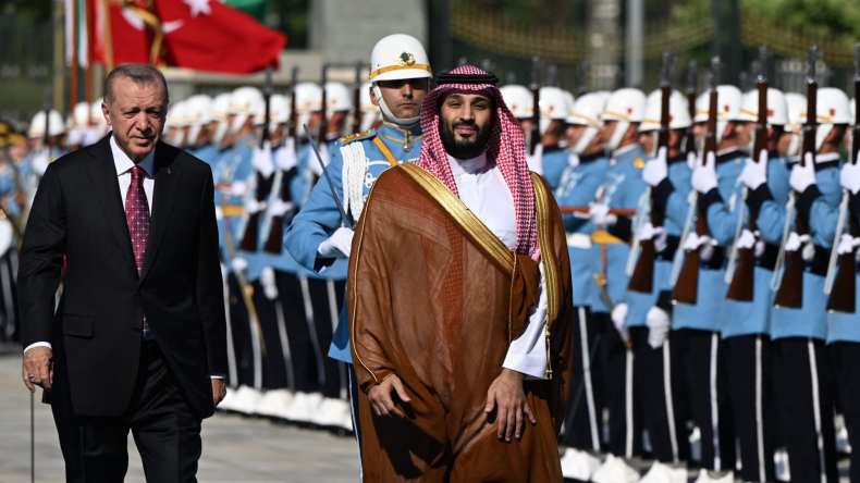 بالفيديو.. تحية بن سلمان لحرسة الرئاسة في تركيا “ترند” على تويتر