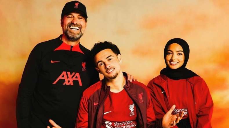  ما علاقة شابة يمنية بفريق ليفربول الانجليزي؟