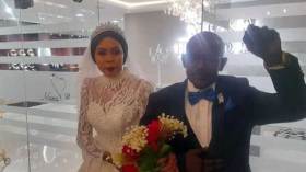 “فتاة الستوب” السودانية تطلب الطلاق بعد أسبوعين من الزواج والسبب غريب