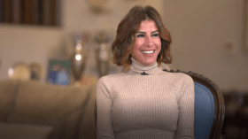 خبيرة تجميل مصرية تثير السخرية بفيديوهات حول ايتكيت الأكل