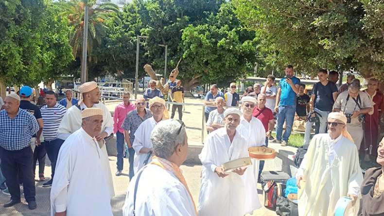 قادة بن شميسة يقدّم “القافلة” ويدعو إلى استعادة تراث “الطحطاحة”