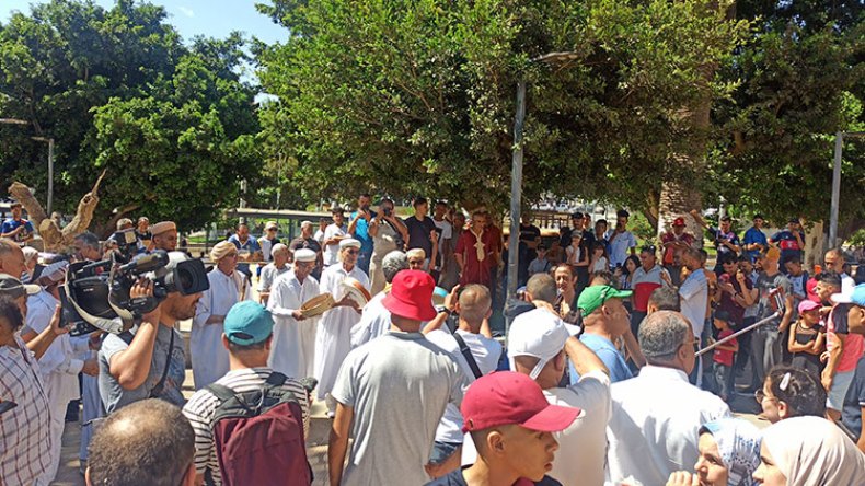 عرض “أخر حلقة” لسيدي بلعباس يعطي إشارة انطلاق تظاهرة مسرح الشارع