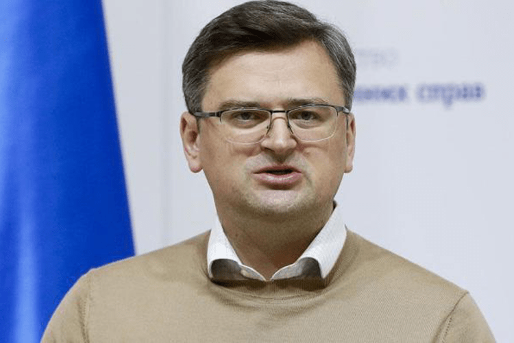 Kiev fustige les appels de Macron a “ne pas humilier la Russie”