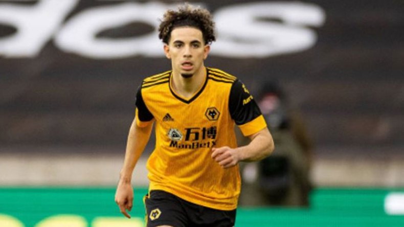 نجم أرجنتيني يهدد مكانة آيت نوري في ولفرهامبتون