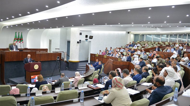 مقاعد فارغة وغيابات بالجملة لنواب الشعب