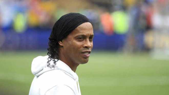 رونالدينيو يعود إلى الملاعب