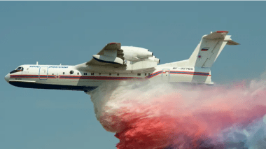 Feux de forêts: L’Algérie affrète un bombardier d’eau de la Fédération de Russie
