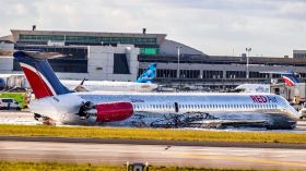 Un avion de ligne s’écrase sur le ventre a Miami