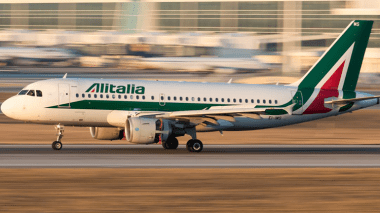 Un avion d’Alitalia heurte un Boeing d’Air France au sol… puis s’envole