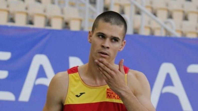 عدّاء من مقدونيا الشمالية مُعجبًا: الوقود رخيص بِوهران والطّعام شهيّ!