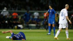 زيدان يعود ويتحدّث عن “النّطحة” وهدفه بِطريقة بانينكا