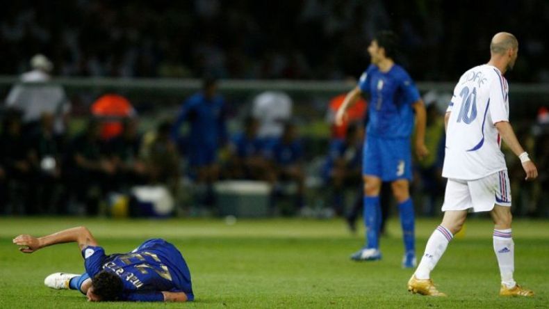 زيدان يعود ويتحدّث عن “النّطحة” وهدفه بِطريقة بانينكا