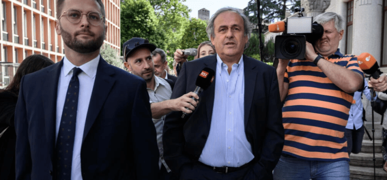 Accusés d’avoir escroqué la Fifa: Platini et Blatter comparaissent en Suisse