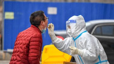 Covid-19: Shanghai recommence a confiner et a dépister en masse