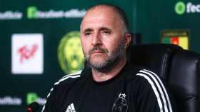 بلماضي يتحدّث عن الفقيد “بن حمودة” والغائبين عن مواجهة إيران