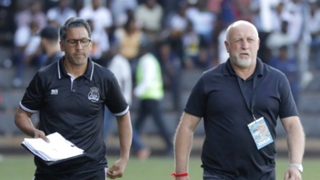 مدرب جزائري يُحرز لقب بطولة الكونغو الديموقراطية