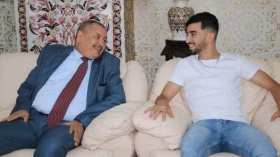 لماذا لم يُمنَع عمورة من دخول مكتب والي جيجل وهو يرتدي سروال “رعاة البقر”؟