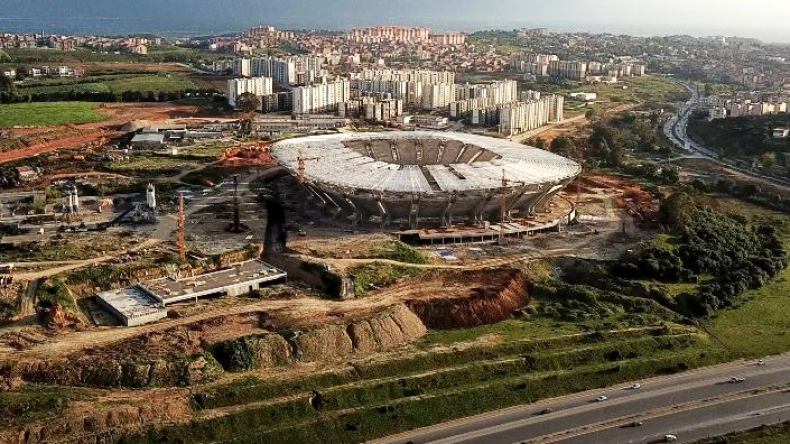 فيديو لنهب مواد البناء بِملعب الدويرة يُحدث ضجة