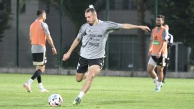 بوقرة يُعزّي في وفاة لاعبه “بن حمودة”