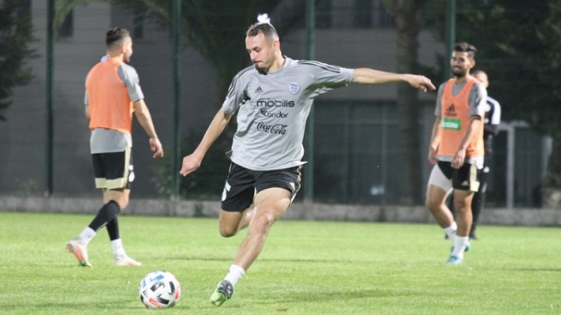 بوقرة يُعزّي في وفاة لاعبه “بن حمودة”