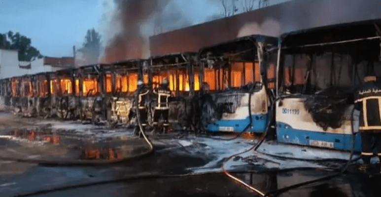 Incendie dans un parking de l’ETUSA : 16 bus brulés
