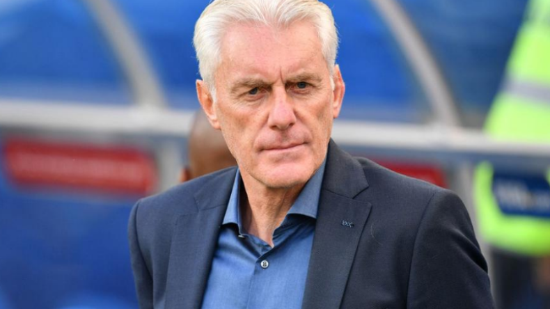 مدرب جنوب إفريقيا يهاجم “الكاف” بسبب المغرب