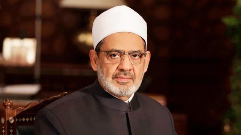 اللباس الشرعي إجباري.. تصريحات منسوبة لشيخ الأزهر تحدث جدلا