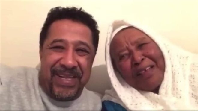 الشاب خالد يعلن وفاة والدته