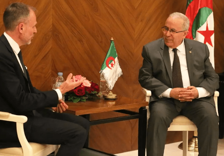 M. Lamamra reçoit le Directeur exécutif de l’Initiative de gestion de Crise