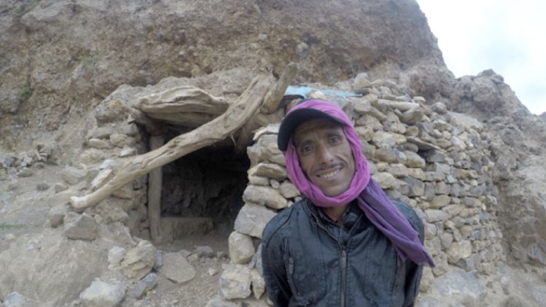 مغاربة يعيشون حياة بدائية في الكهوف!