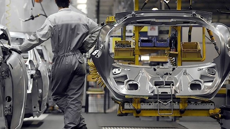 كل التفاصيل عن عودة تركيب واستيراد السيارات