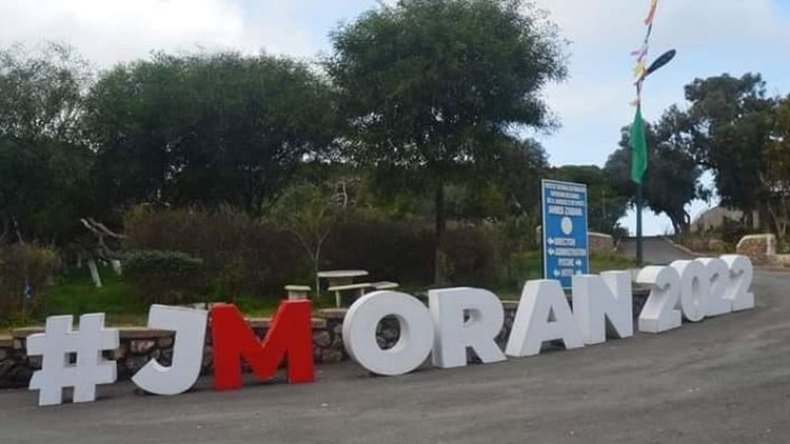 تشويه ساحات بالطلاء وتخريب لوحة ضوئية بوهران