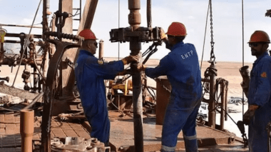 Pétrole: Le prix du baril de Brent clôture a 122,84 dollars