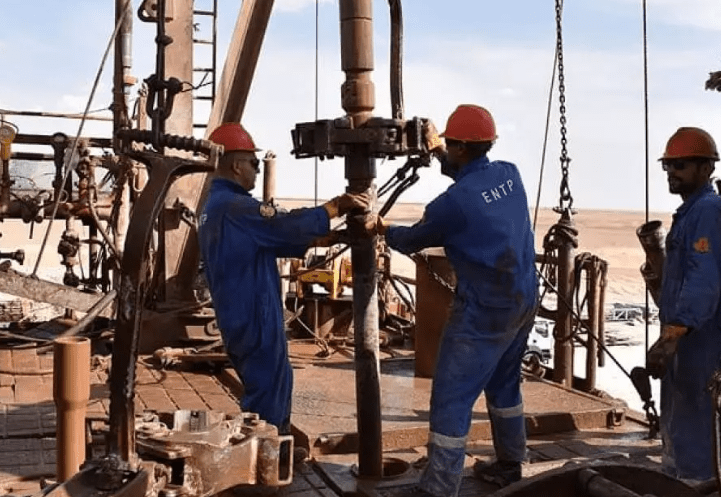 Pétrole: Le prix du baril de Brent clôture a 122,84 dollars