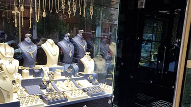 عصابة تطعن مجوهراتيا وتصيب جاره بطلقات نارية بسطيف