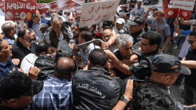 Tunisie: Heurts lors d’une manifestation contre le référendum a Tunis
