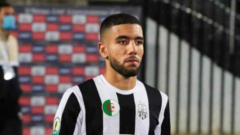 قندوسي باق في الوفاق ولن يتنقل إلى الأهلي المصري