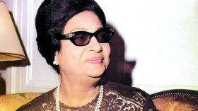 شاعر مصري يفجر جدلا حول حياة أم كلثوم