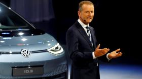 استقالة “مفاجئة” لرئيس فولكسفاغن التنفيذي هربرت ديس