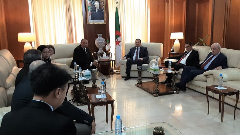 وزير الطاقة يستقبل رئيس شركة النفط التايلندية