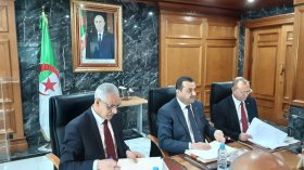 اجتماع تنسيقي بين 3 وزارات لمتابعة مشروعي الحديد لغار جبيلات والفوسفات المدمج